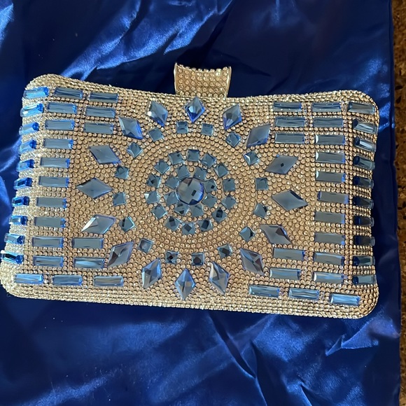 Sparkly Clutch - Picture 3 of 4
